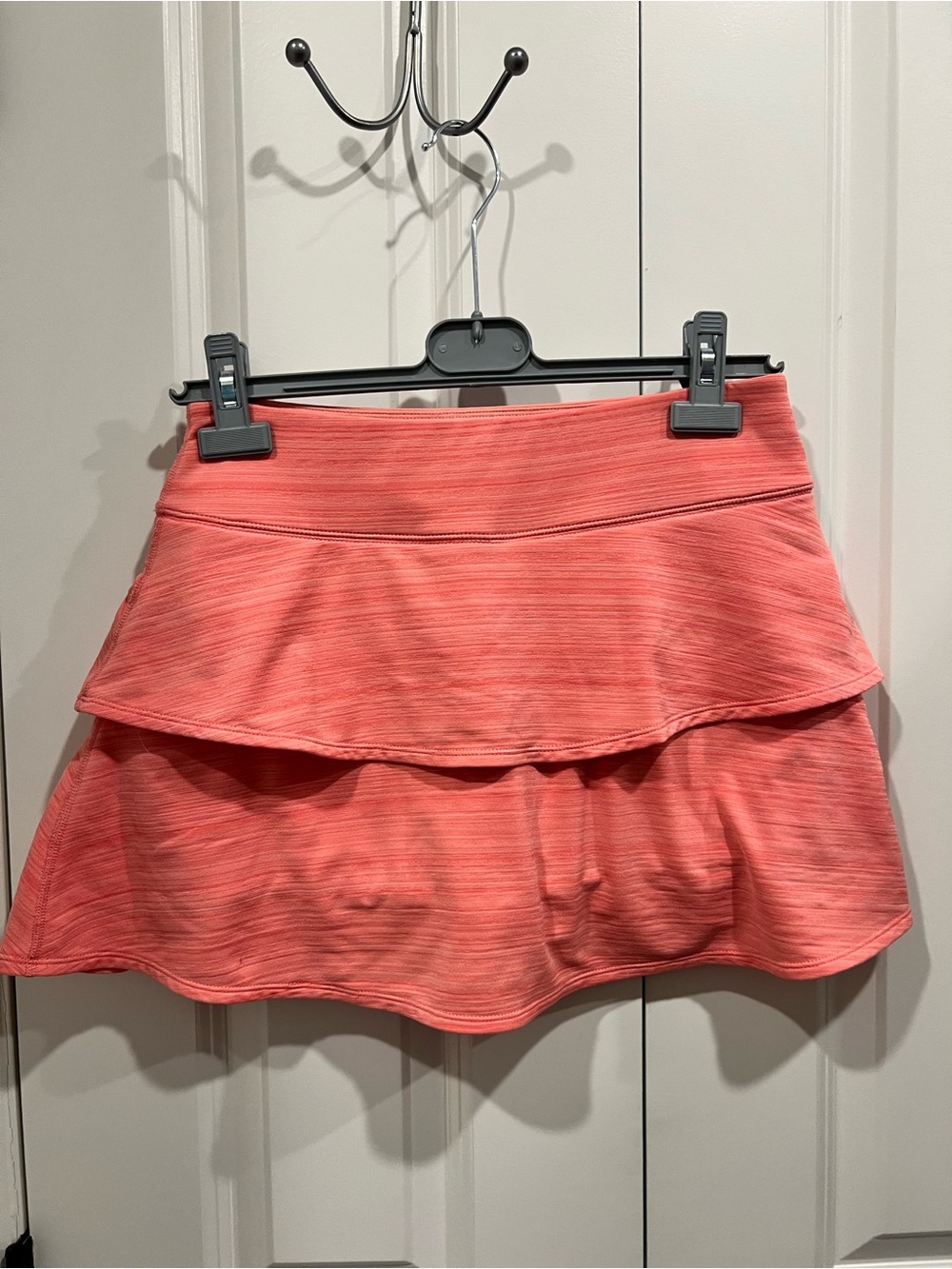 Southern Tide Women’s Coral Tiered Tennis Skirt